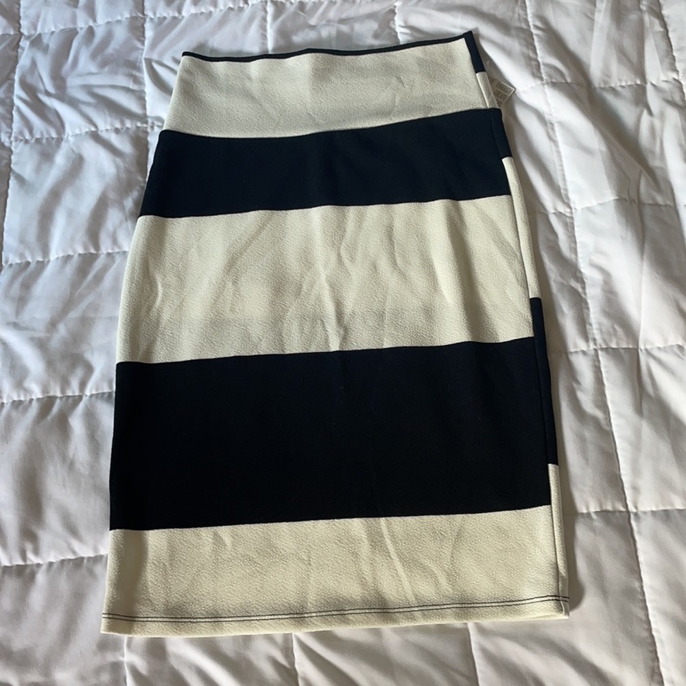 Lula Roe Skirt - Picture 2 of 2